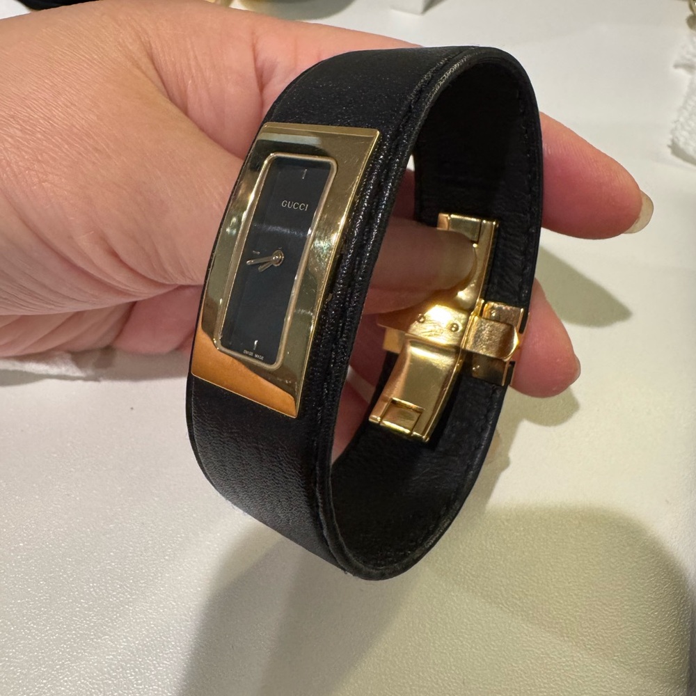 Woman Gucci Black Leather Strap - Picture 2 of 9